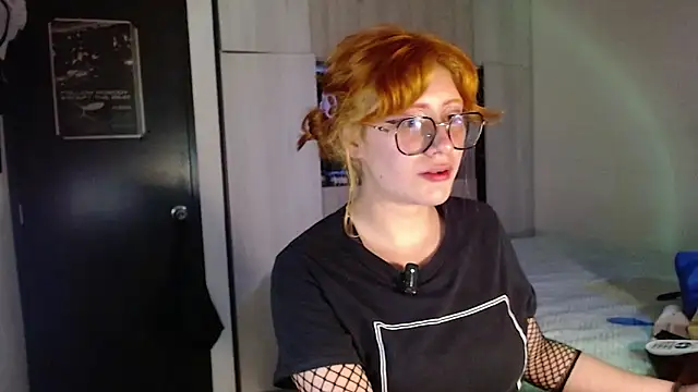 Snapshot of mariana124- chatting on 12-14-25, 01:11 mariana124- online show from 12-14-25, 01:11