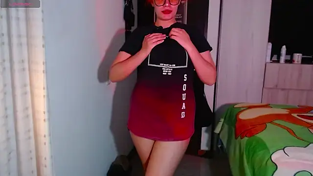 Snapshot of mariana124- chatting on 01-17-26, 12:48 mariana124- online show from 01-17-26, 12:48