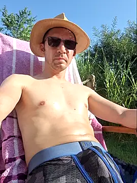 Snapshot of Slegde85 chatting on 06-19-26, 03:38 Slegde85 online show from 06-19-26, 03:38