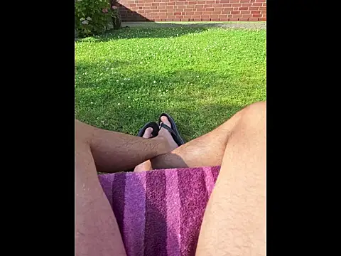 Snapshot of Slegde85 chatting on 06-25-26, 03:49 Slegde85 online show from 06-25-26, 03:49