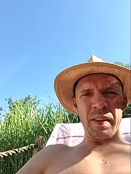 Snapshot of Slegde85 chatting on 06-26-26, 03:49 Slegde85 online show from 06-26-26, 03:49