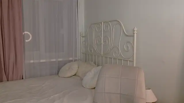 Snapshot of Morgenstern_ chatting on 09-21-25, 05:42 Morgenstern online show from 09-21-25, 05:42