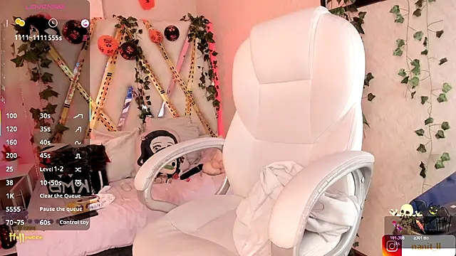 Snapshot of Punkys_ chatting on 10-30-25, 11:11 Punkys online show from 10-30-25, 11:11