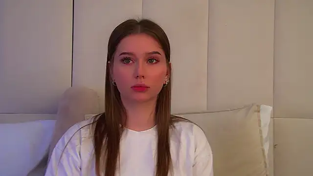 Snapshot of DianaVert chatting on 06-25-26, 06:23 DianaVert online show from 06-25-26, 06:23