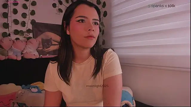 Snapshot of moonliiiight1 chatting on 11-24-25, 09:03 moonliiiight1 online show from 11-24-25, 09:03