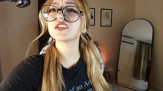 Snapshot of SweetJennaa chatting on 06-01-26, 12:12 SweetJennaa online show from 06-01-26, 12:12