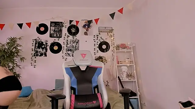 Snapshot of Viv_Player chatting on 01-30-25, 04:27 Viv Player online show from 01-30-25, 04:27