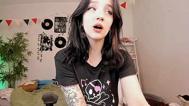 Snapshot of Viv_Player chatting on 02-06-25, 04:42 Viv Player online show from 02-06-25, 04:42