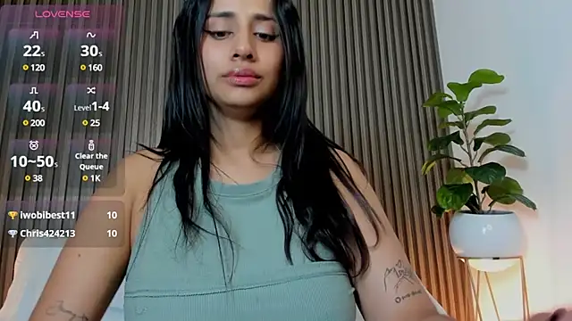 Snapshot of venuz_lee chatting on 01-22-25, 04:44 venuz lee online show from 01-22-25, 04:44
