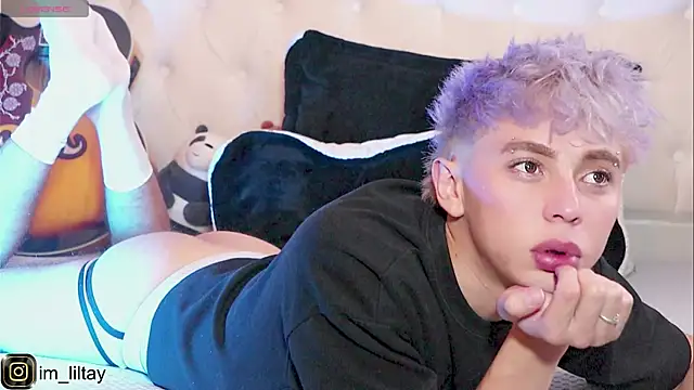 Snapshot of lil_tay_ chatting on 01-08-25, 05:26 lil tay online show from 01-08-25, 05:26