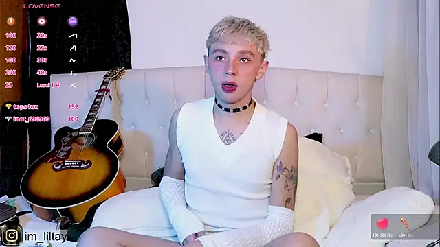Snapshot of lil_tay_ chatting on 02-21-25, 05:35 lil tay online show from 02-21-25, 05:35