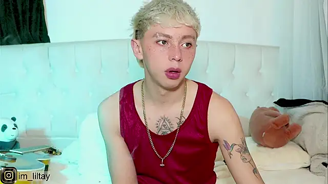 Snapshot of lil_tay_ chatting on 02-26-25, 03:42 lil tay online show from 02-26-25, 03:42