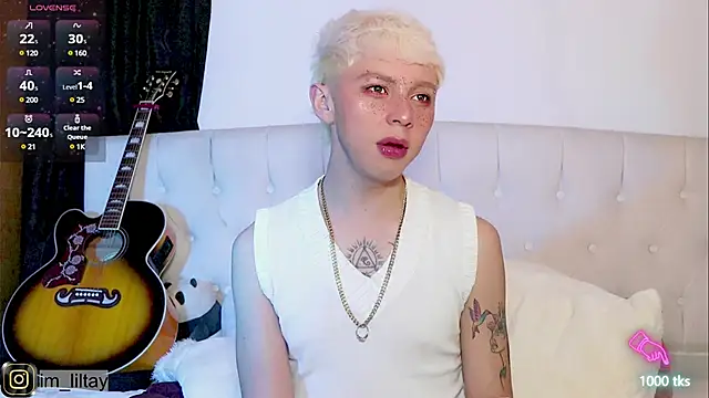 Snapshot of lil_tay_ chatting on 03-02-25, 05:44 lil tay online show from 03-02-25, 05:44