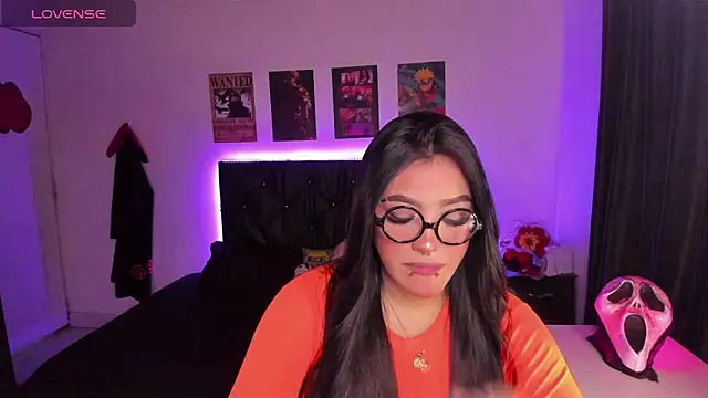 Mariana Hasper  online show from 10-31-25, 04:02