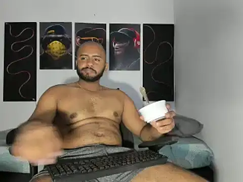 Snapshot of Hardboy_latin chatting on 02-20-25, 01:14 Hardboy latin online show from 02-20-25, 01:14