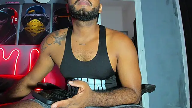 Snapshot of Hardboy_latin chatting on 09-18-25, 02:35 Hardboy latin online show from 09-18-25, 02:35