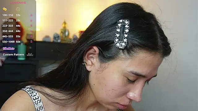 Snapshot of AlessiaVix chatting on 01-10-25, 04:20 AlessiaVix online show from 01-10-25, 04:20