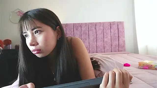 Snapshot of AlessiaVix chatting on 02-17-26, 04:57 AlessiaVix online show from 02-17-26, 04:57