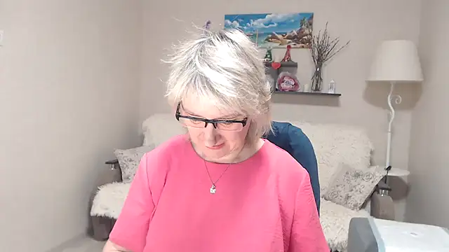 Snapshot of FleurMays chatting on 04-26-26, 03:37 FleurMays online show from 04-26-26, 03:37