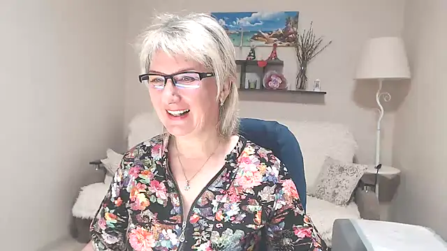 Snapshot of FleurMays chatting on 05-23-26, 03:45 FleurMays online show from 05-23-26, 03:45