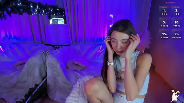 Snapshot of Goldy_Grace_ chatting on 12-19-24, 02:24 Goldy Grace  online show from 12-19-24, 02:24