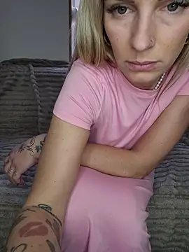 Snapshot of Lydie_off chatting on 03-05-26, 08:32 Lydie off online show from 03-05-26, 08:32