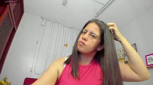 Snapshot of kathina_giraldo chatting on 03-12-25, 12:36 kathina giraldo online show from 03-12-25, 12:36