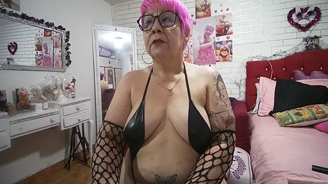 Snapshot of maturehot_65 chatting on 11-25-25, 11:05 maturehot 65 online show from 11-25-25, 11:05