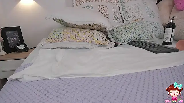 Snapshot of khloe_cutee chatting on 12-24-24, 11:44 khloe cutee online show from 12-24-24, 11:44