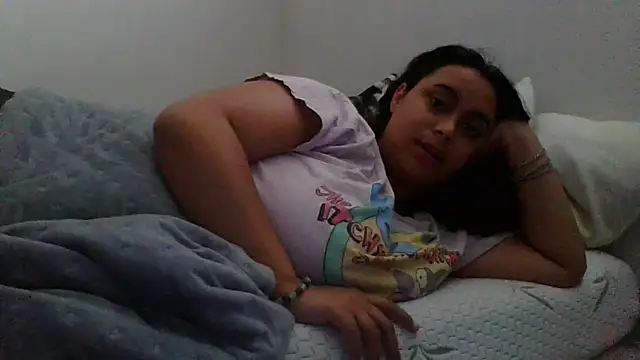 cinnaminnie online show from 10-18-25, 03:35