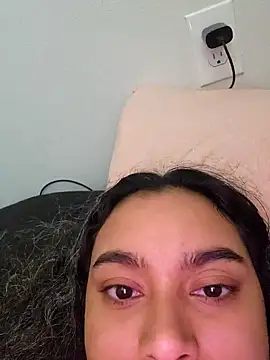 Snapshot of cinnaminnie chatting on 12-20-25, 05:42 cinnaminnie online show from 12-20-25, 05:42