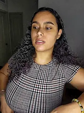 Snapshot of cinnaminnie chatting on 01-06-26, 08:12 cinnaminnie online show from 01-06-26, 08:12