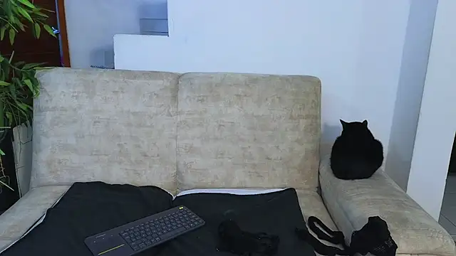 Lorenne Miller online show from 04-17-26, 03:09