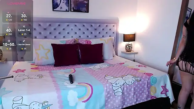 Snapshot of sarascottt chatting on 12-06-24, 05:22 sarascottt online show from 12-06-24, 05:22