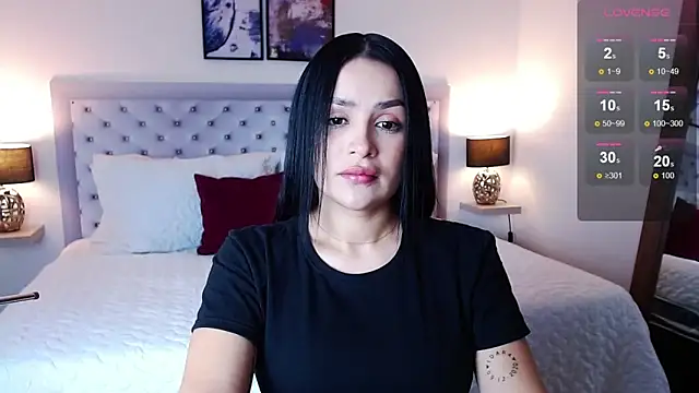 Snapshot of sarascottt chatting on 03-18-25, 02:26 sarascottt online show from 03-18-25, 02:26