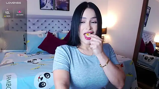 Snapshot of sarascottt chatting on 05-12-26, 02:47 sarascottt online show from 05-12-26, 02:47