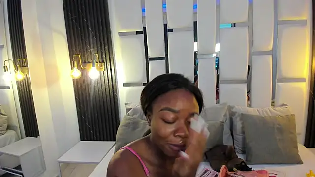 mia schwarz online show from 10-08-25, 10:07