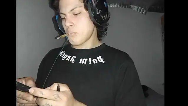 Snapshot of Xtrem3HARDxxx chatting on 11-21-25, 04:33 Xtrem3HARDxxx online show from 11-21-25, 04:33