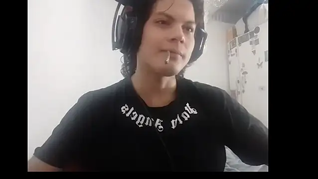 Snapshot of Xtrem3HARDxxx chatting on 11-22-25, 05:28 Xtrem3HARDxxx online show from 11-22-25, 05:28