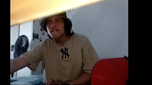 Snapshot of Xtrem3HARDxxx chatting on 11-25-25, 04:23 Xtrem3HARDxxx online show from 11-25-25, 04:23