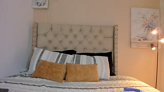 vanesasexyhot21 online show from 04-15-26, 11:38