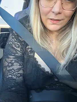 Snapshot of EmyLana chatting on 02-15-25, 10:33 EmyLana online show from 02-15-25, 10:33