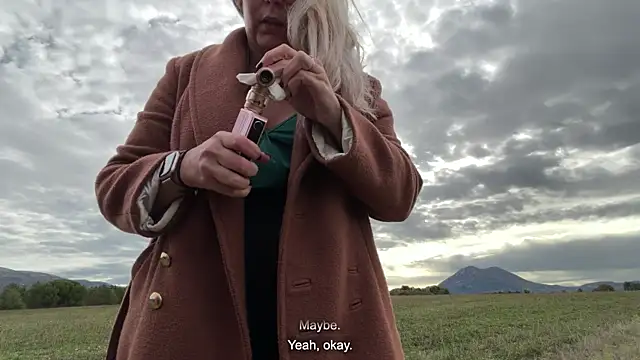 Snapshot of EmyLana chatting on 10-25-25, 08:22 EmyLana online show from 10-25-25, 08:22