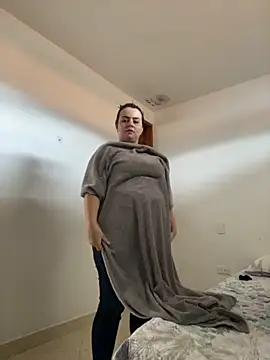 Im Amelia online show from 10-29-25, 01:02