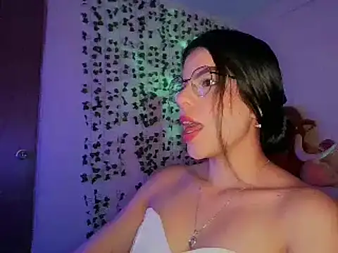 Snapshot of Adararose1 chatting on 12-18-24, 04:17 Adararose1 online show from 12-18-24, 04:17