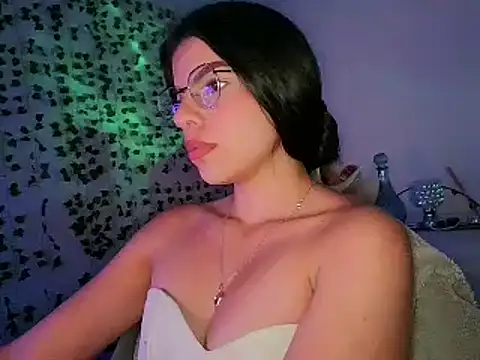 Snapshot of Adararose1 chatting on 12-18-24, 10:46 Adararose1 online show from 12-18-24, 10:46