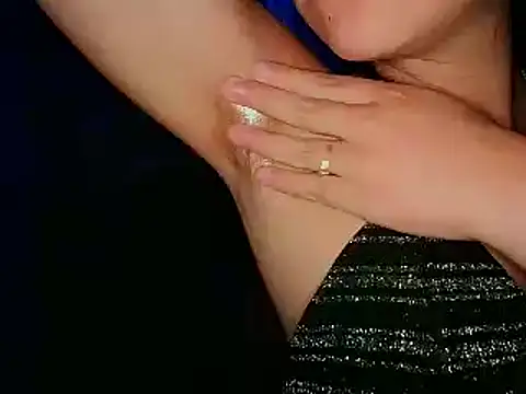 Snapshot of Adararose1 chatting on 02-04-25, 02:28 Adararose1 online show from 02-04-25, 02:28