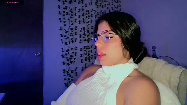 Snapshot of Adararose1 chatting on 09-28-25, 01:33 Adararose1 online show from 09-28-25, 01:33