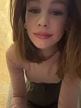 Snapshot of Street_young chatting on 02-12-25, 11:18 Street young online show from 02-12-25, 11:18