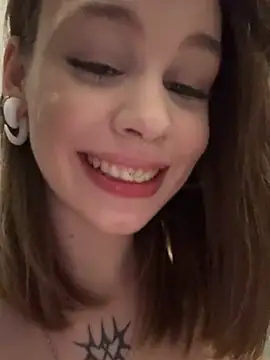 Snapshot of Street_young chatting on 02-13-25, 12:32 Street young online show from 02-13-25, 12:32